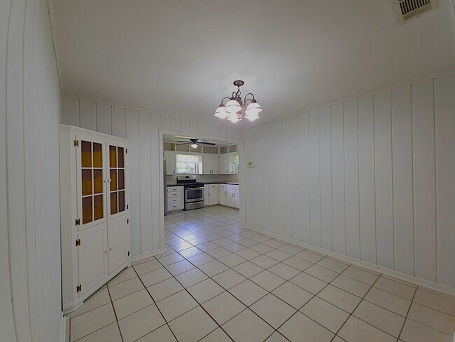Building Photo - Spacious Country Home for Lease in Van, Texas!
