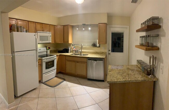 Building Photo - 4900 SW 28th Terrace