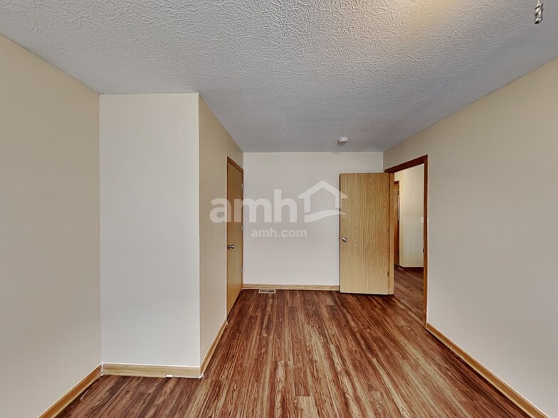 Building Photo - 5923 Aquamarine Dr