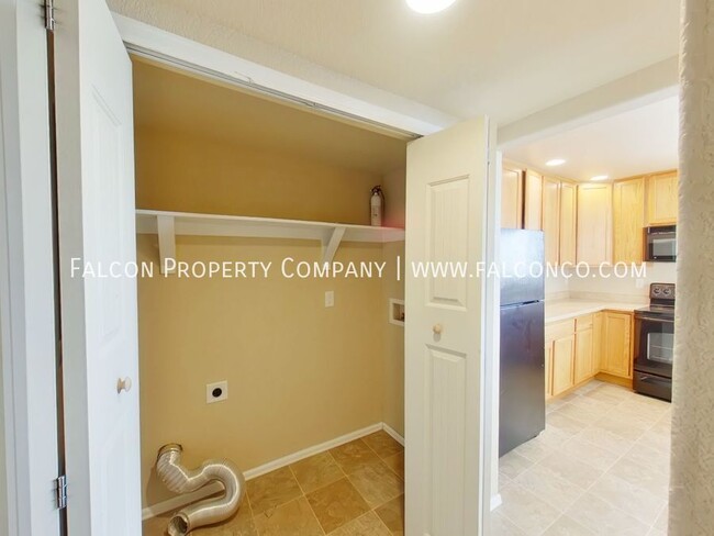 Building Photo - Lovely Home in Fountain! - Available March...