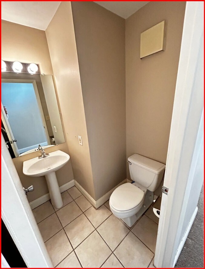 Building Photo - 125 SW Jefferson Ave