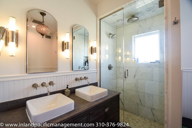 Building Photo - Exquisitely Remodeled Craftsman Style Home