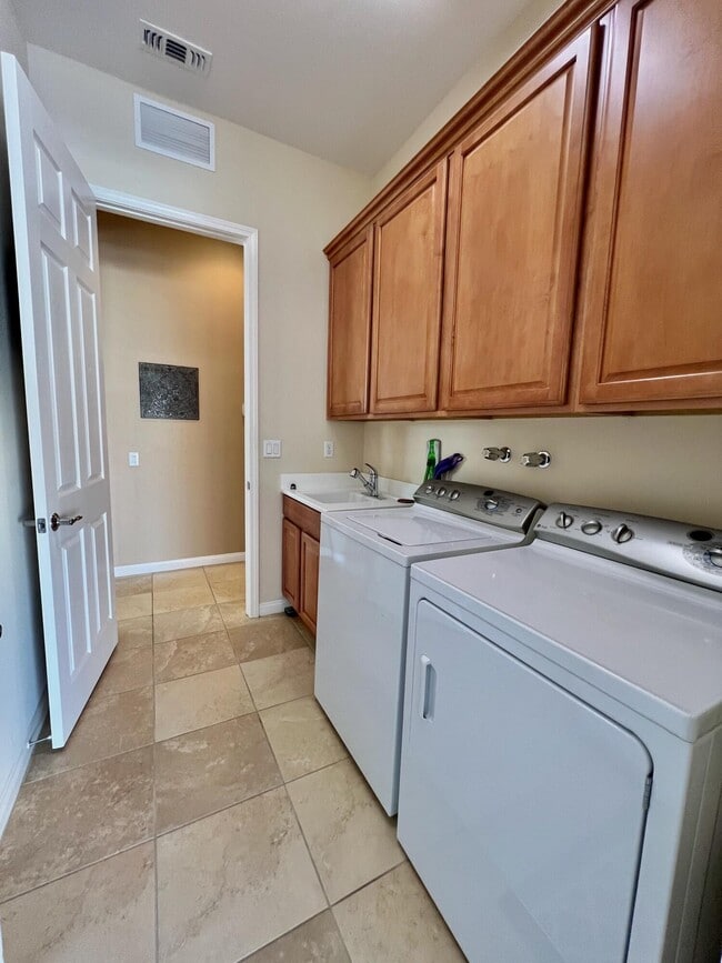 Building Photo - 40759 Calle Guapo