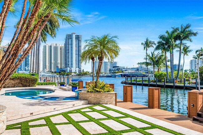 Building Photo - 2626 Castilla Isle