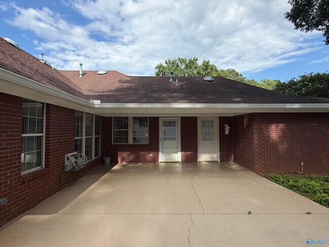 Building Photo - 701 Rigel Dr SW