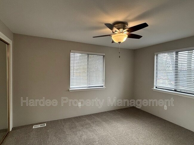 Building Photo - 614 E Pennsylvania St