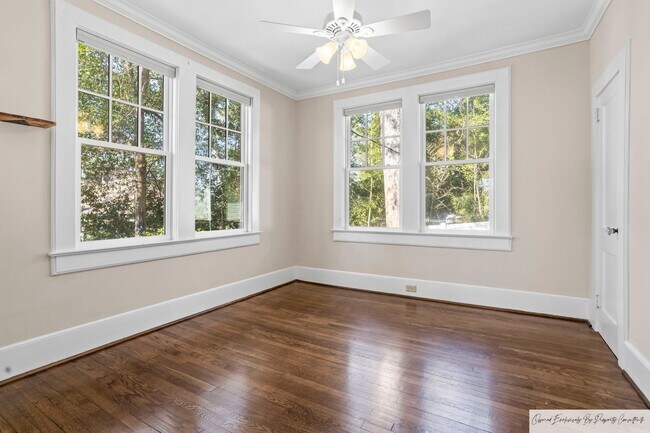 Building Photo - BEAUTIFUL ONE STORY BRICK HOME IN DOWNTOWN...
