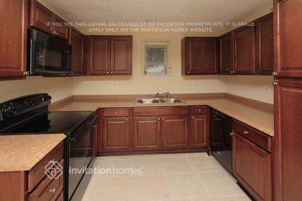 Building Photo - 8606 Chinaberry Dr