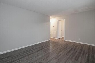 Building Photo - 805 Golf View Pl