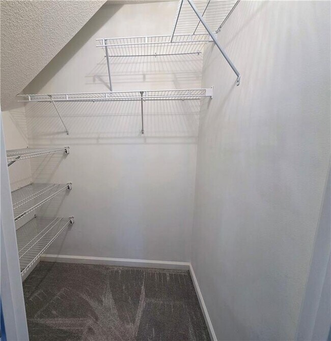 Building Photo - 3060 Glen Wallace Dr