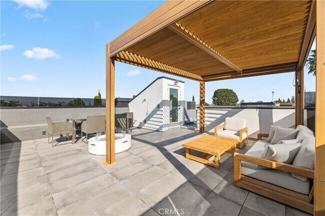Building Photo - 5106 Lindley Ave
