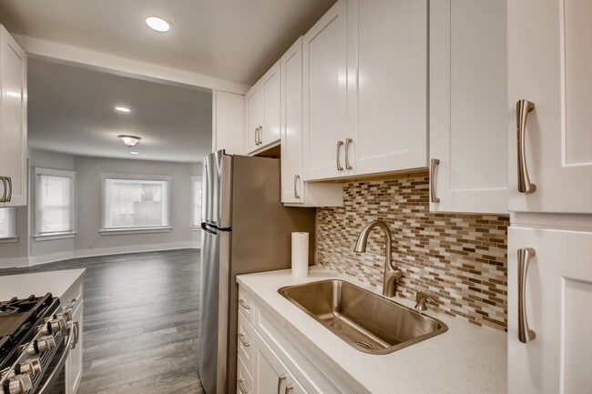 Building Photo - Beautifully Renovated 3 Bed / 2 Bath Home in Prime Central San Diego Location – Pet Friendly!