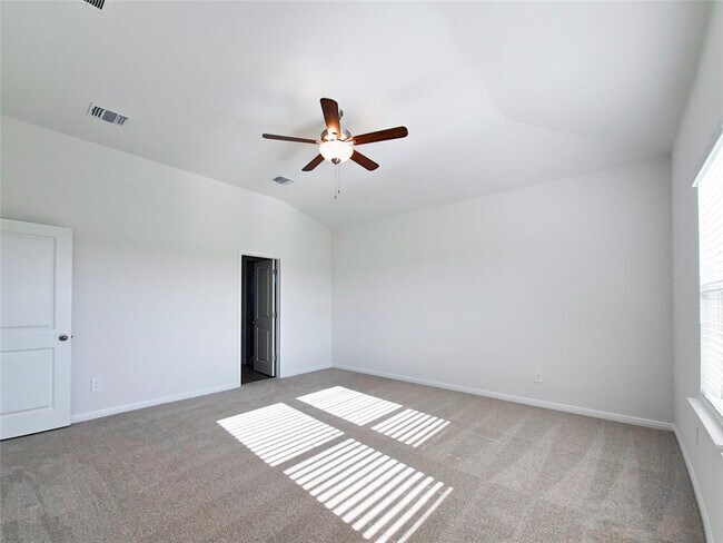 Building Photo - 136 Holmby Dr