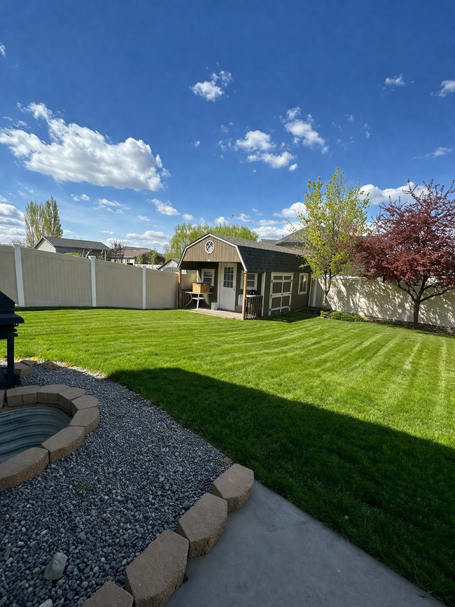 Building Photo - Beautiful 6 Bed 3 Bath Home for Rent in Tremonton! Solar Panels Included!