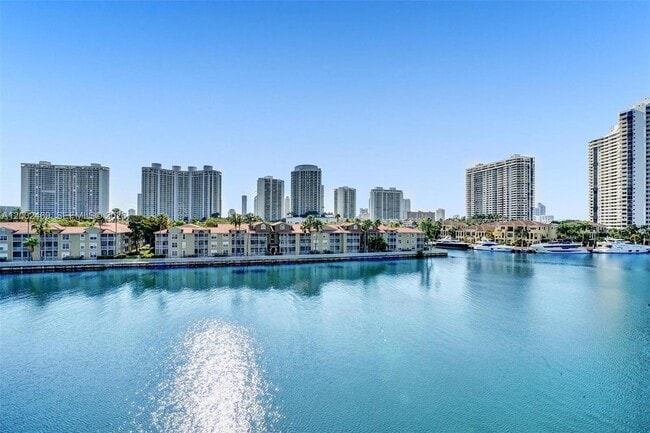 Building Photo - 2999 Point E Dr