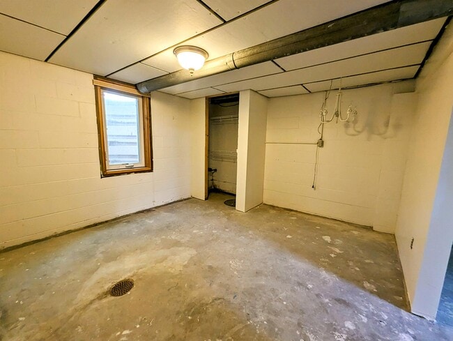 Building Photo - 604 8th Ave