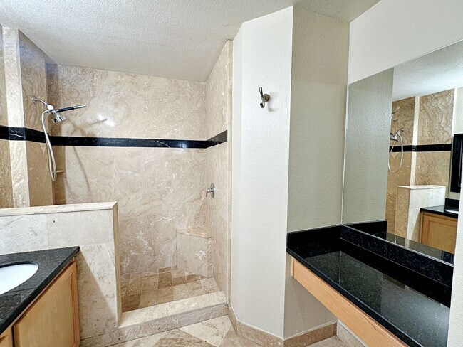 Building Photo - FREE WEEK PROMO! 2 BEDROOM 2 BATH GUARD GATED PARK AVENUE CONDO OFF THE STRIP!