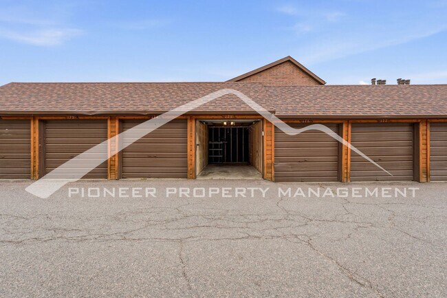 Building Photo - Great Condo with Central AC and Community Pool