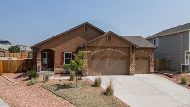 Building Photo - Stunning 5 Bedroom in Quail Brush Creek
