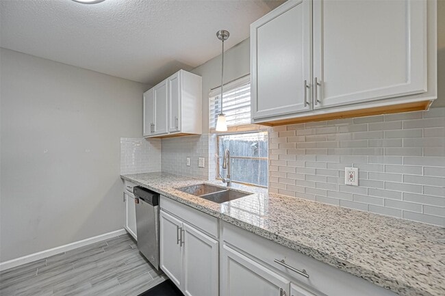 Building Photo - 22622 John Rolfe Ln