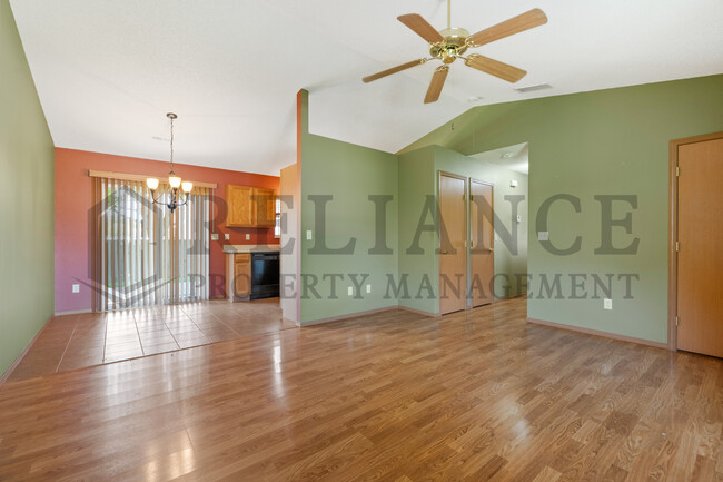 Building Photo - 5915 E Pembrook Cir