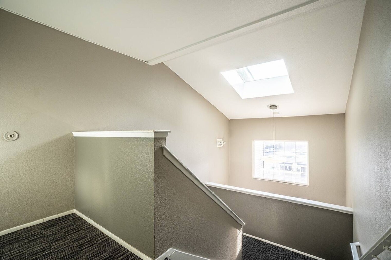 Building Photo - 11501 Stone Ave N