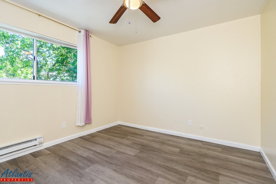 Building Photo - 439 S 4th St