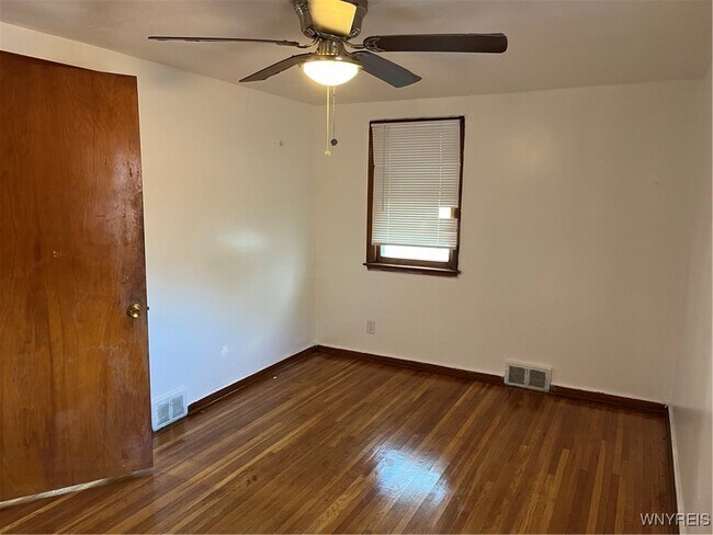 Building Photo - 61 Lynncrest Terrace
