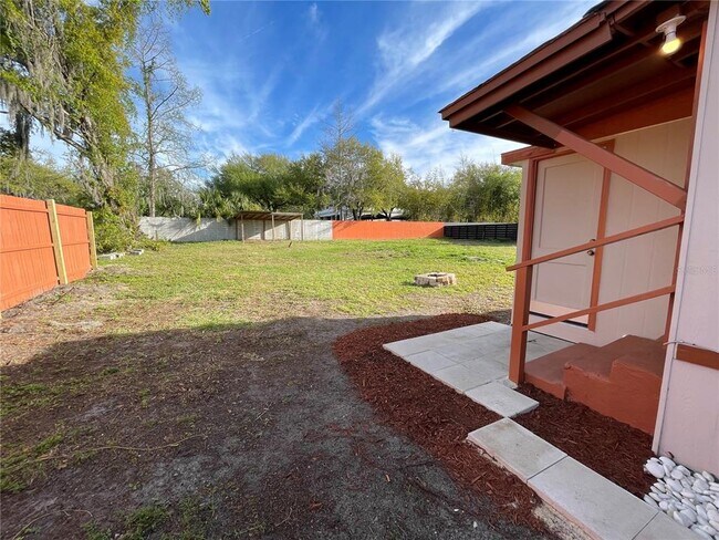 Building Photo - 301 W Lyman Ave