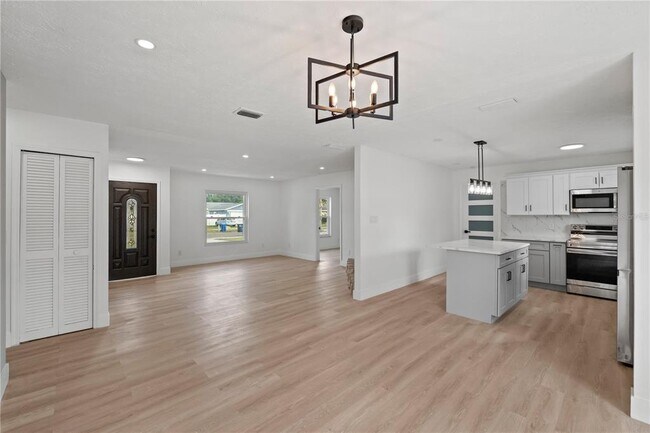 Building Photo - 3206 Las Brisas Dr