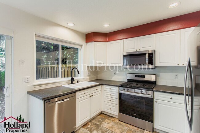 Building Photo - Elegant 3-Bedroom Home Steps from Nature