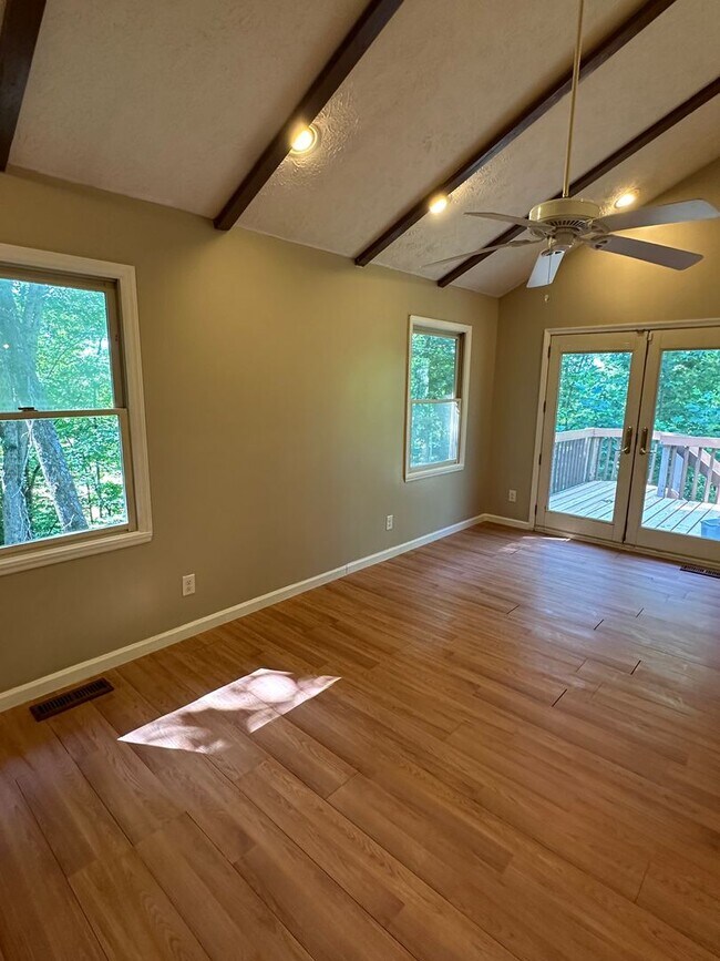 Building Photo - 418 Summit View Rd