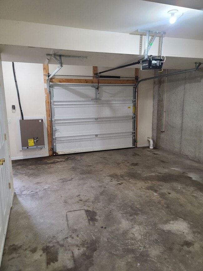 Building Photo - 3 Bedroom 2 1/2 bath Townhome for Rent in Waynesboro