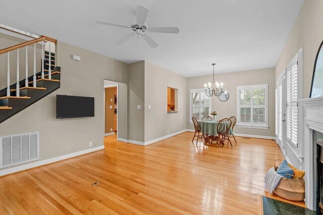 Building Photo - Location meets effortless living in this beautiful END UNIT townhome