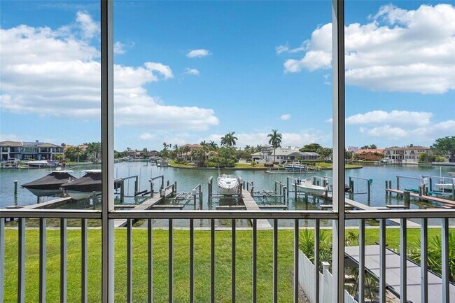 Building Photo - 637 Pinellas Bayway