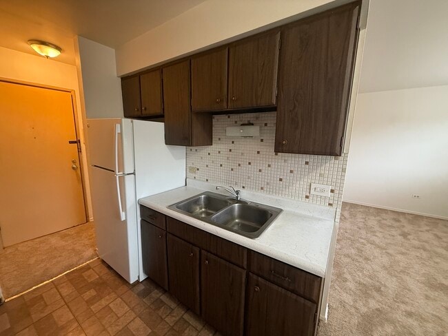 Building Photo - 3001 N Thatcher Ave