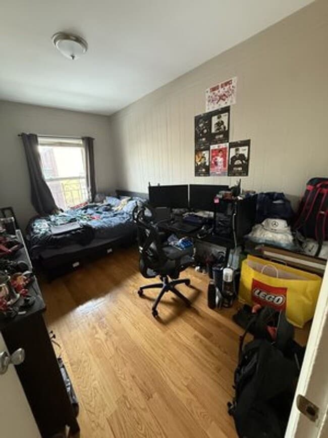 Building Photo - KENMORE 2 Bedroom Apt. - 9/1/26 (NO BROKER FEE)