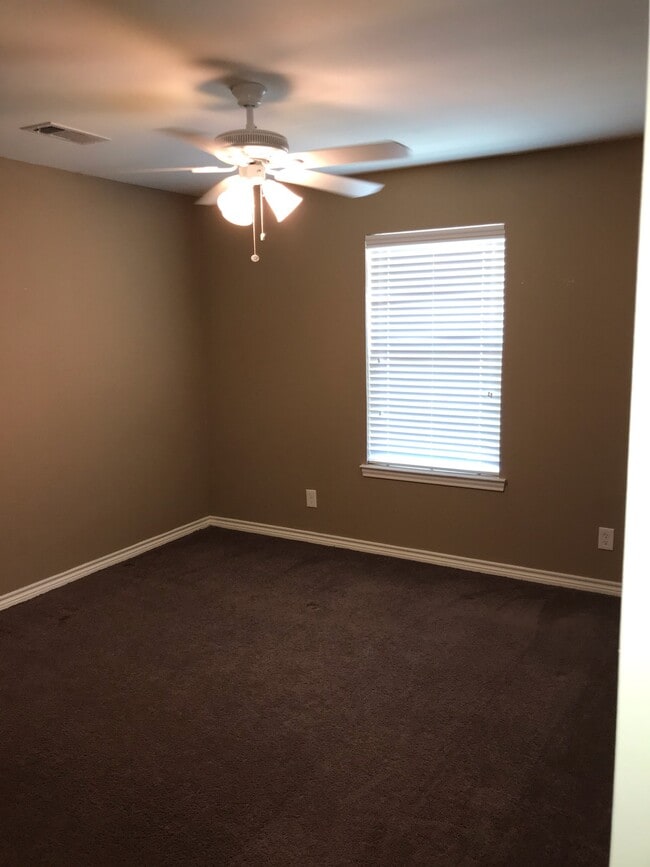 Building Photo - 4271 Castlegate Dr