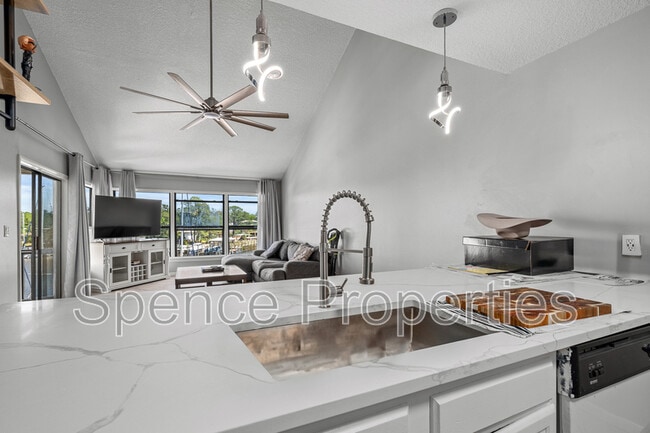 Building Photo - 300 Yacht Club Dr