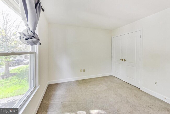 Building Photo - 6104 Cool Spring Terrace S