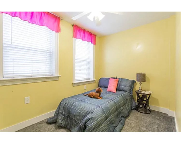 Building Photo - 823 S Hutchinson St