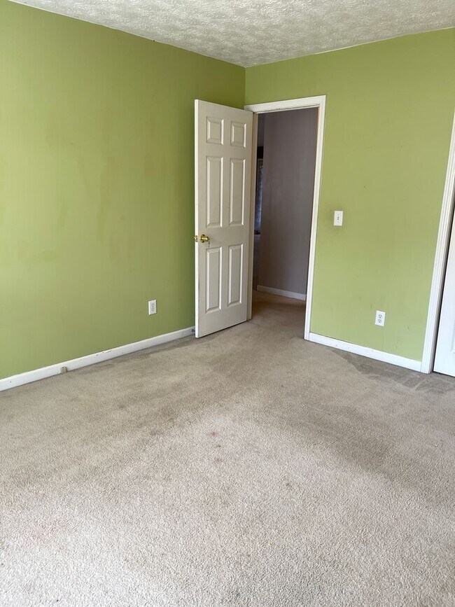 Building Photo - Ranch on full basement