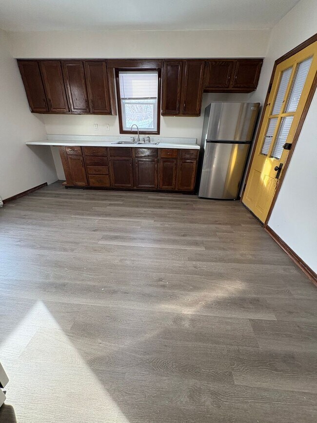 Building Photo - THR -03- Galesville