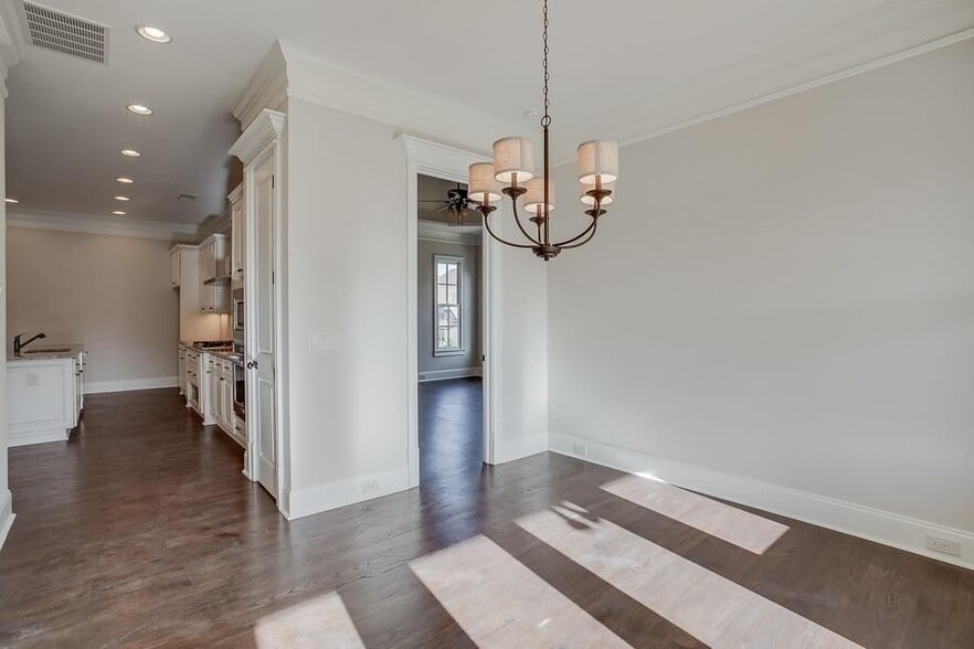 Building Photo - 5869 Chickasaw Ln