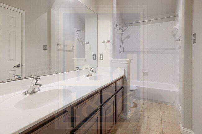 Building Photo - 2702 Lovett Ln