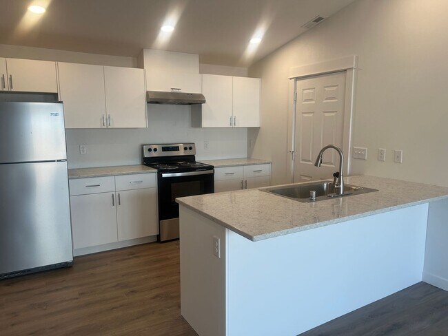 Building Photo - 724 SE 135th Ct