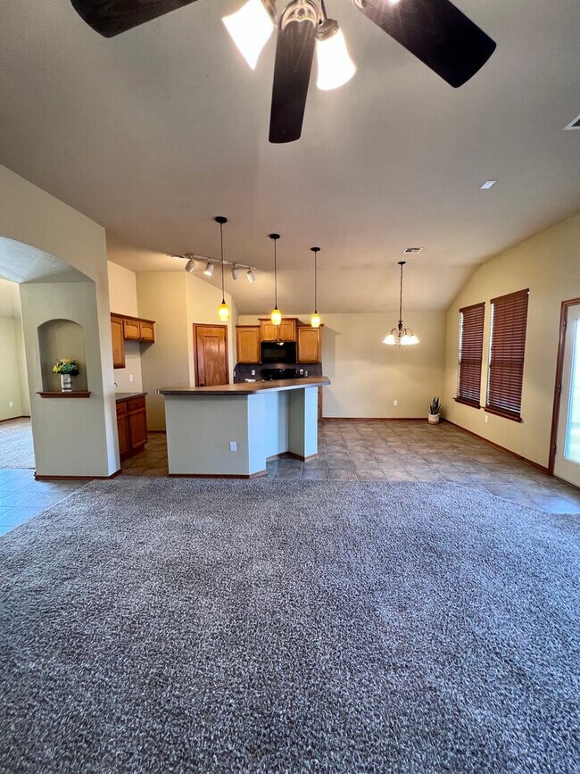 Building Photo - Beautiful home in Heatherwood addition in Moore!