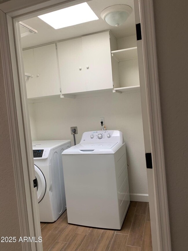 Building Photo - 6943 E Loma Land Dr