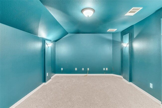 Building Photo - 4204 Fairmeadow Dr