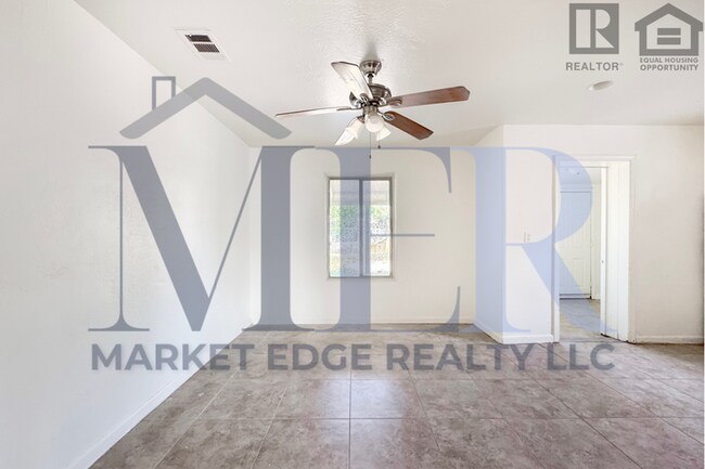 Building Photo - 2Bed/1Bath Home 24th St/Thomas Rd! $199 MO...